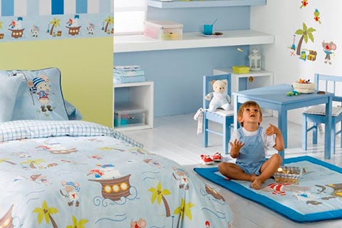 Decoración de dormitorio infantil con muebles para niños