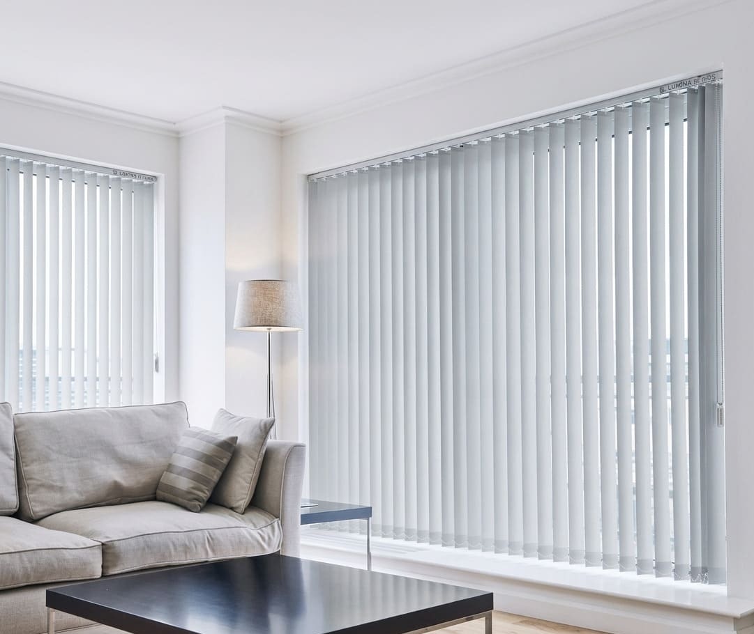 Cortinas verticales a medida para salón